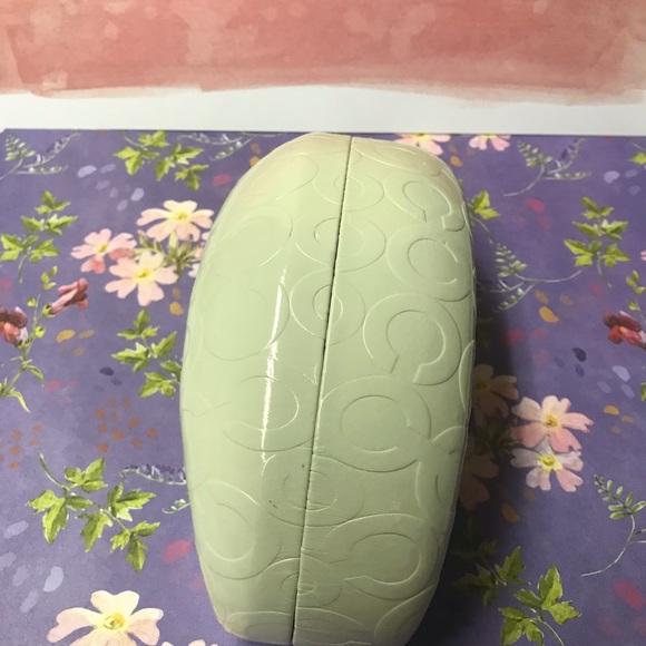 Coach Sunglasses Ivory Clamshell Case - Picture 5 of 9